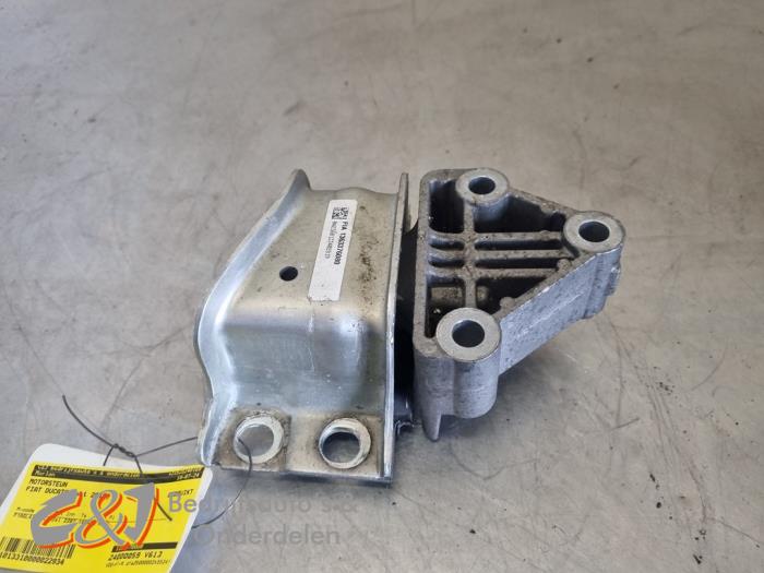 Usagé Support moteur Fiat Ducato (250) 2.3 D 180 Multijet Prix € 26,25 Règlement à la marge proposé par C&J Bedrijfsauto's & Onderdelen