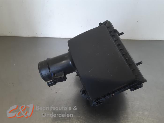 Begagnade Luftfilterhus Renault Trafic (1FL/2FL/3FL/4FL) 2.0 dCi 16V 150 Pris € 26,25 Marginaltabell erbjuds av C&J Bedrijfsauto's & Onderdelen