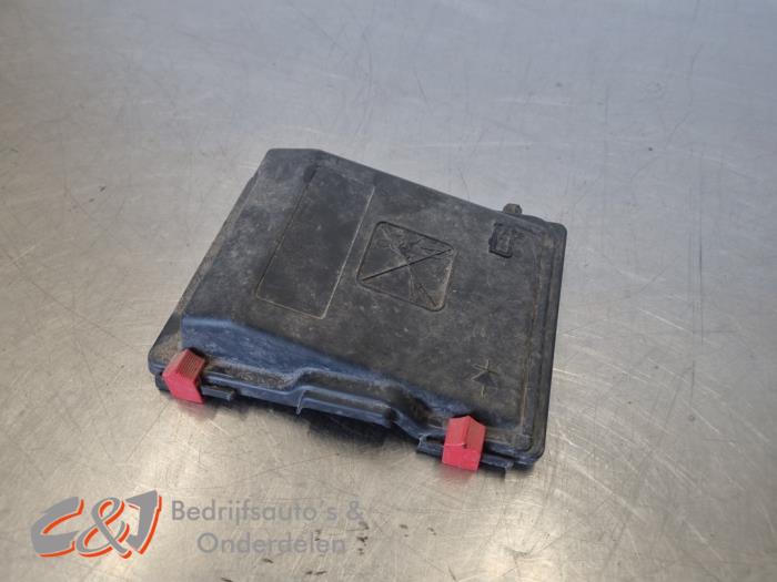 Begagnade Batterilock Citroen Jumpy 1.6 Blue HDi 115 Pris € 15,75 Marginaltabell erbjuds av C&J Bedrijfsauto's & Onderdelen