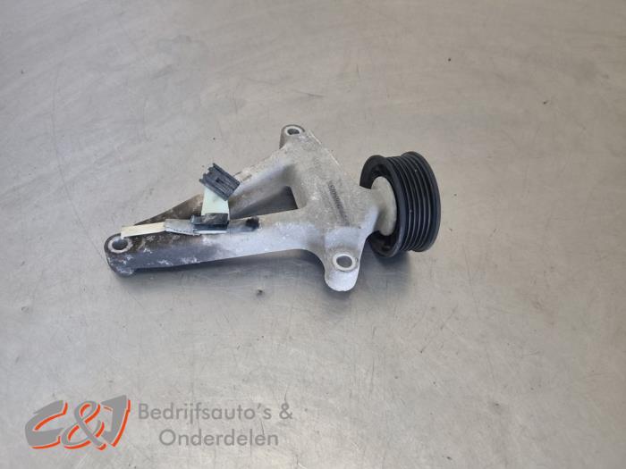 Usados Rodillo correa múltiple Ford Transit Custom 2.0 TDCi 16V Eco Blue 105 Precio € 15,75 Norma de margen ofrecido por C&J Bedrijfsauto's & Onderdelen
