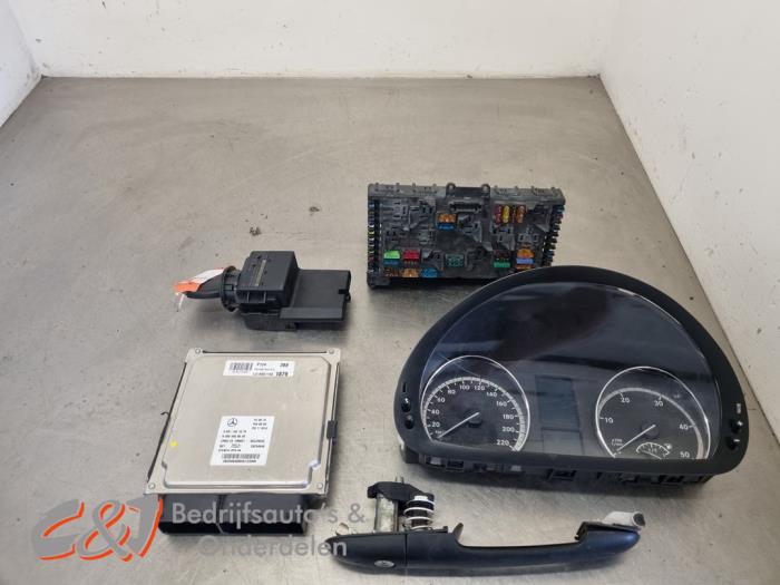 Used Ignition lock + computer Mercedes Vito (639.6) 2.2 116 CDI 16V Euro 5 Price € 444,68 Inclusive VAT offered by C&J Bedrijfsauto's & Onderdelen