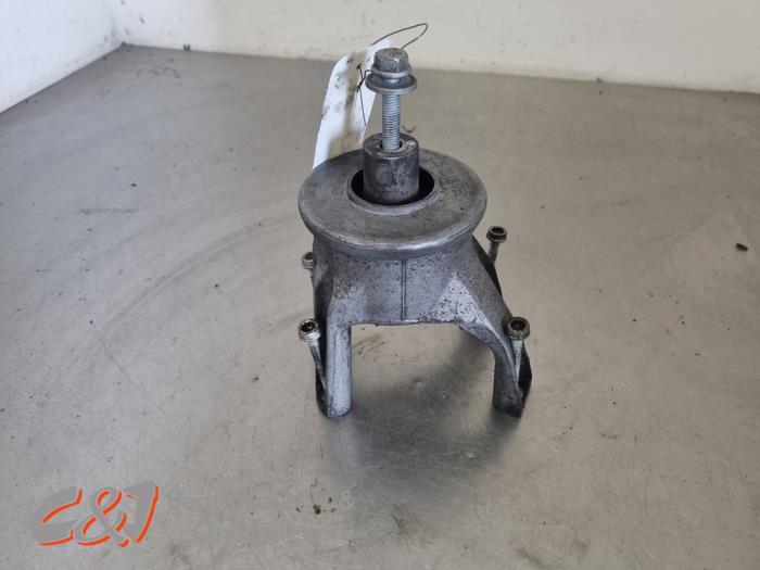 Used Engine mount Volkswagen Transporter/Caravelle T5 2.5 TDi PF Price € 15,75 Margin scheme offered by C&J Bedrijfsauto's & Onderdelen