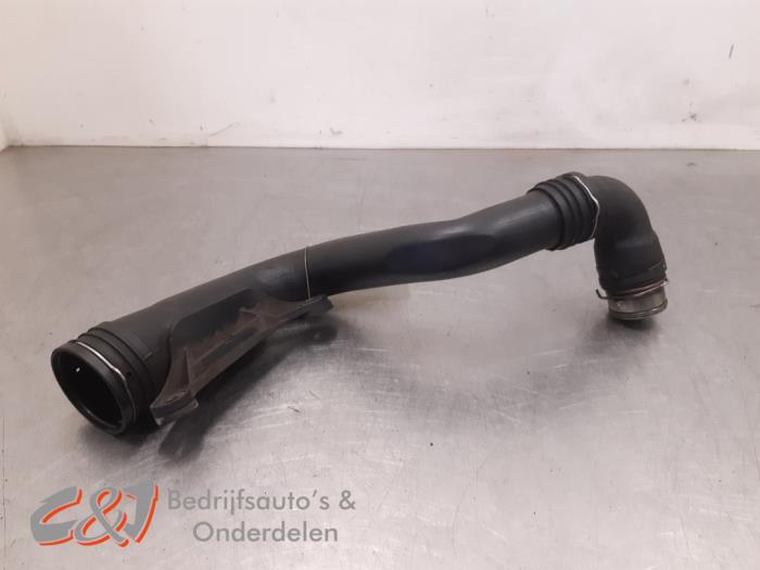 Gebrauchte Intercooler Rohr Volkswagen Caddy III (2KA,2KH,2CA,2CH) 1.9 TDI Preis € 15,75 Margenregelung angeboten von C&J Bedrijfsauto's & Onderdelen