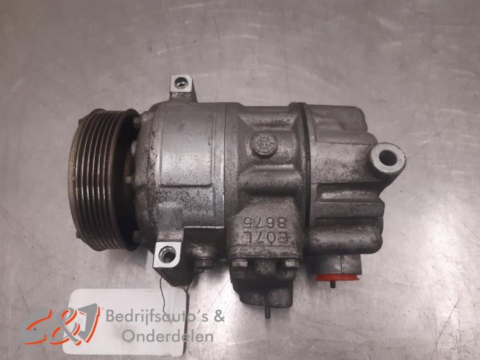 Usagé Pompe clim Volkswagen Caddy III (2KA,2KH,2CA,2CH) 1.9 TDI Prix € 21,00 Règlement à la marge proposé par C&J Bedrijfsauto's & Onderdelen