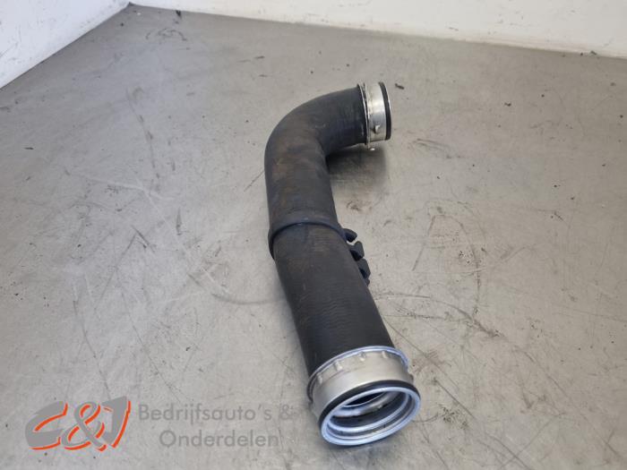 Intercooler Rohr van een Volkswagen Caddy III (2KA,2KH,2CA,2CH) 1.9 TDI 2005