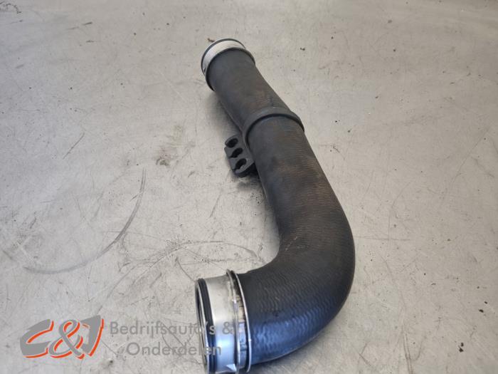 Gebrauchte Intercooler Rohr Volkswagen Caddy III (2KA,2KH,2CA,2CH) 1.9 TDI Preis € 15,75 Margenregelung angeboten von C&J Bedrijfsauto's & Onderdelen