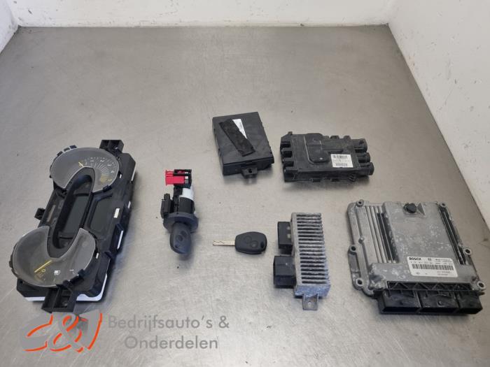 Used Ignition lock + computer Renault Trafic (1FL/2FL/3FL/4FL) 1.6 dCi 140 Twin Turbo Price € 635,25 Inclusive VAT offered by C&J Bedrijfsauto's & Onderdelen