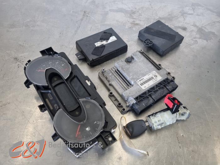Used Ignition lock + computer Renault Trafic Passenger (1JL/2JL/3JL/4JL) 1.6 dCi 95 Price € 635,25 Inclusive VAT offered by C&J Bedrijfsauto's & Onderdelen