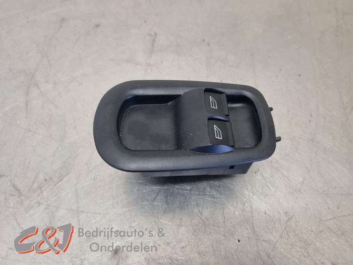 Usados Interruptor de ventanilla eléctrica Ford Transit Custom 2.0 TDCi 16V Eco Blue 105 Precio € 21,00 Norma de margen ofrecido por C&J Bedrijfsauto's & Onderdelen