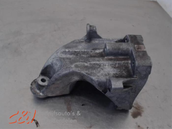 Used Engine mount Mercedes Sprinter 3t (906.61) 213 CDI 16V Price € 26,25 Margin scheme offered by C&J Bedrijfsauto's & Onderdelen