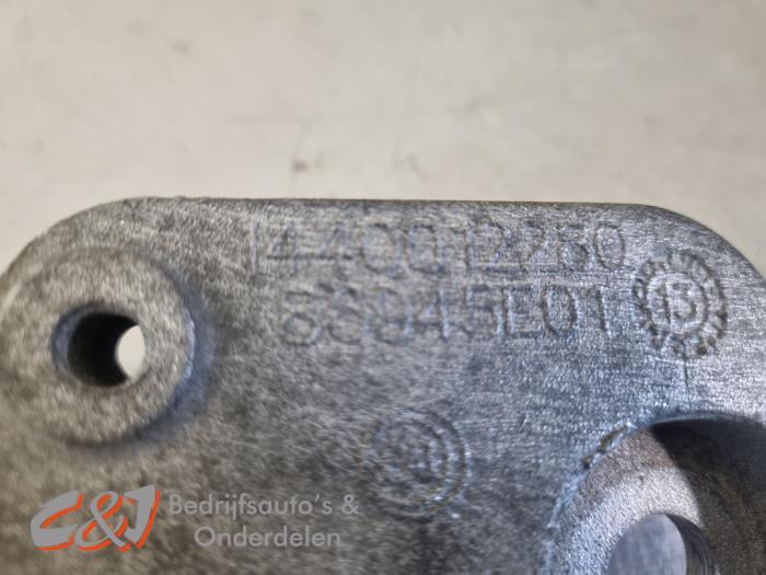 Engine mount from a Fiat Scudo (270) 2.0 D Multijet 2014