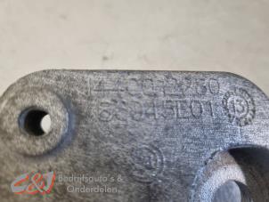 Engine mount from a Fiat Scudo (270) 2.0 D Multijet 2014