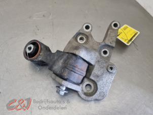 Engine mount from a Fiat Scudo (270) 2.0 D Multijet 2014