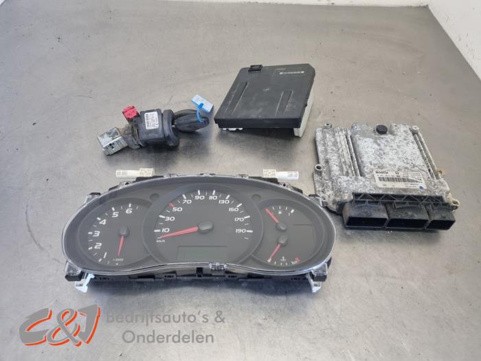 Used Ignition lock + computer Renault Master III (MA/MB/MC/MD/MH/MF/MG/MH) 2.3 dCi 16V Price € 315,00 Margin scheme offered by C&J Bedrijfsauto's & Onderdelen