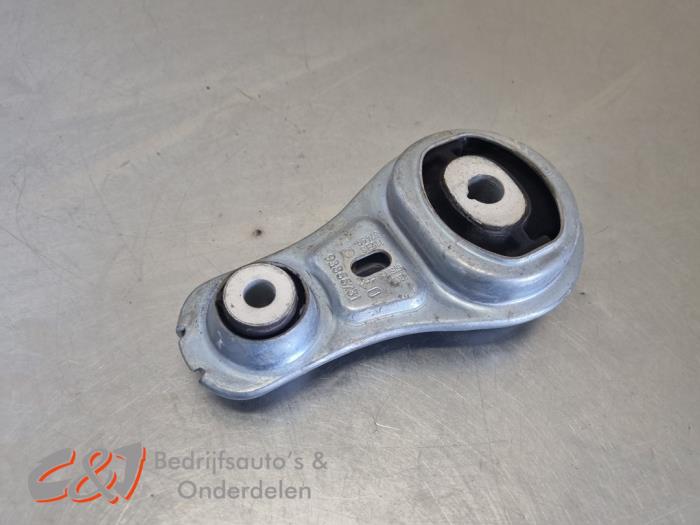 Used Engine mount Renault Trafic New (FL) 2.0 dCi 16V 90 Price € 15,75 Margin scheme offered by C&J Bedrijfsauto's & Onderdelen