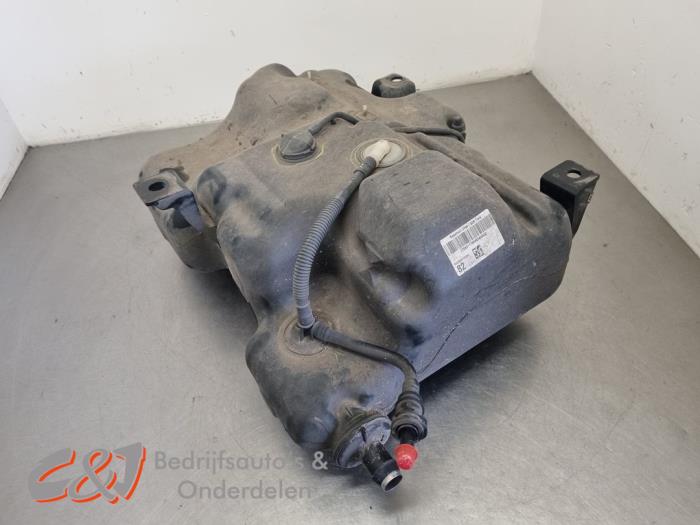 Gebrauchte Adblue Tank Opel Vivaro 1.6 CDTI 95 Euro 6 Preis € 183,75 Margenregelung angeboten von C&J Bedrijfsauto's & Onderdelen