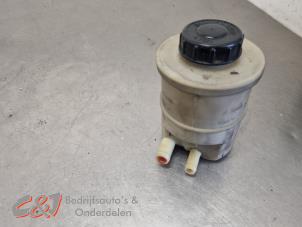 Usados Depósito de aceite de dirección asistida Renault Master III (MA/MB/MC/MD/MH/MF/MG/MH) 2.3 dCi 16V Precio € 15,75 Norma de margen ofrecido por C&J Bedrijfsauto's & Onderdelen