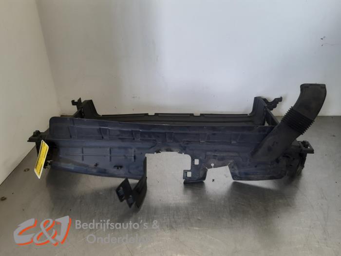 Gebrauchte Luft Leitung Renault Trafic (1FL/2FL/3FL/4FL) 1.6 dCi 95 Preis € 42,00 Margenregelung angeboten von C&J Bedrijfsauto's & Onderdelen