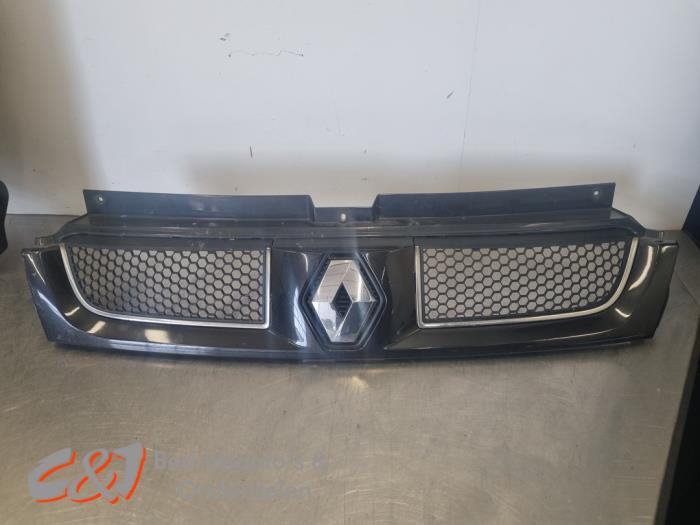 Używane Grill Renault Trafic New (FL) 2.5 dCi 16V 135 Cena € 15,75 Procedura marży oferowane przez C&J Bedrijfsauto's & Onderdelen