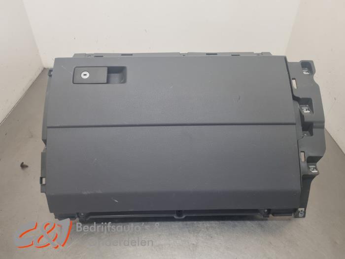 Begagnade Handskfack Volkswagen Crafter (SY) 2.0 TDI Pris € 21,00 Marginaltabell erbjuds av C&J Bedrijfsauto's & Onderdelen
