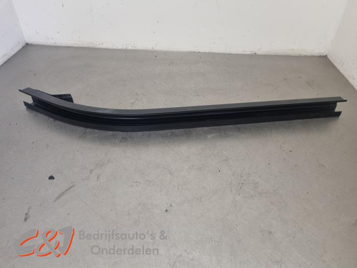 Sliding door bottom rail
