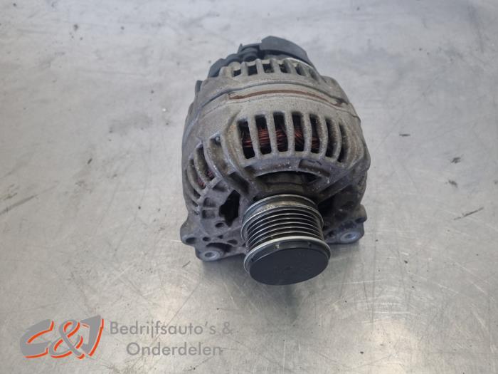 Dynamo from a Volkswagen Caddy III (2KA,2KH,2CA,2CH) 2.0 SDI 2004