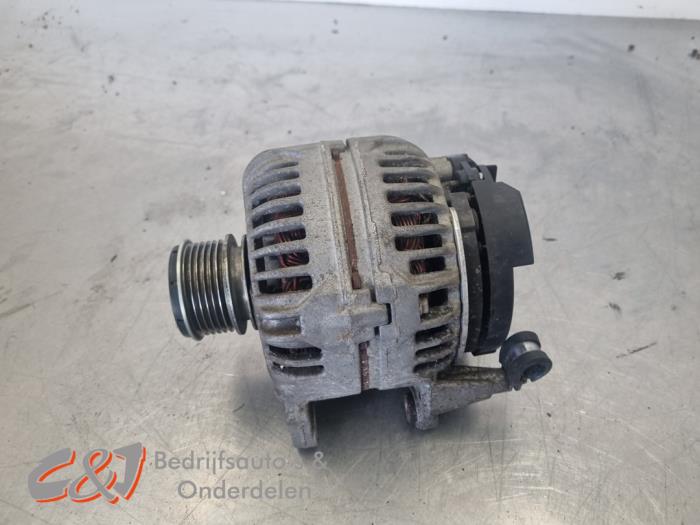 Dynamo from a Volkswagen Caddy III (2KA,2KH,2CA,2CH) 2.0 SDI 2004