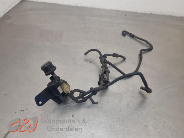 Begagnade Bränsletryckssensor Volkswagen Transporter T6 2.0 TDI 150 Pris € 15,75 Marginaltabell erbjuds av C&J Bedrijfsauto's & Onderdelen