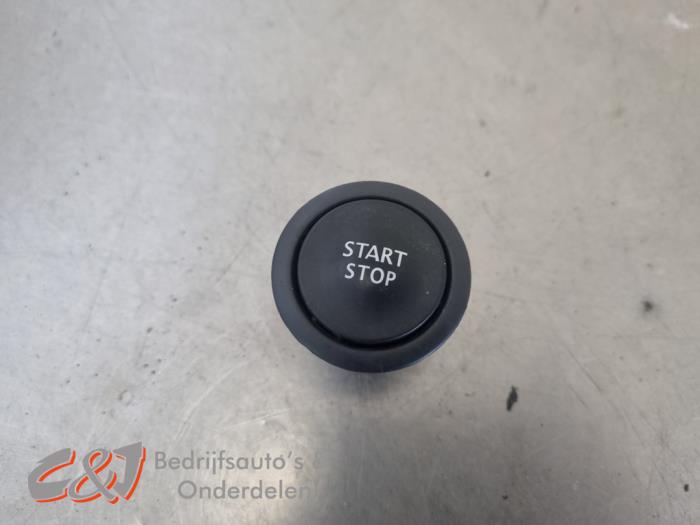 Używane Przelacznik Start/Stop Renault Trafic (1FL/2FL/3FL/4FL) 1.6 dCi 115 Cena € 15,75 Procedura marży oferowane przez C&J Bedrijfsauto's & Onderdelen