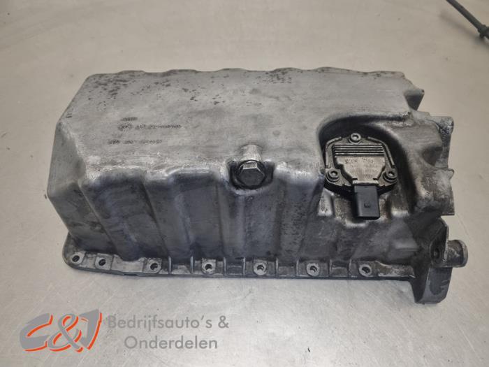 Usagé Couvercle carter Volkswagen Transporter T5 1.9 TDi Prix € 21,00 Règlement à la marge proposé par C&J Bedrijfsauto's & Onderdelen