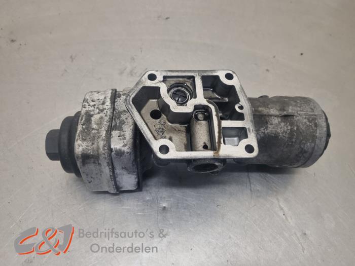 Gebrauchte Ölfiltergehäuse Volkswagen Transporter T5 1.9 TDi Preis € 21,00 Margenregelung angeboten von C&J Bedrijfsauto's & Onderdelen