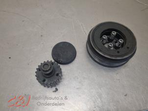 Usagé Vilebrequin poulie Volkswagen Transporter T5 1.9 TDi Prix € 52,50 Règlement à la marge proposé par C&J Bedrijfsauto's & Onderdelen