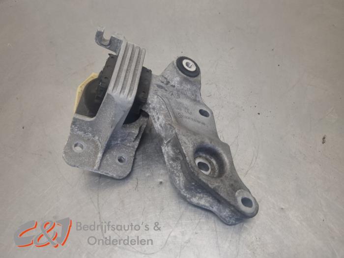 Used Engine mount Mercedes Vito (447.6) 1.6 111 CDI 16V Price € 15,75 Margin scheme offered by C&J Bedrijfsauto's & Onderdelen