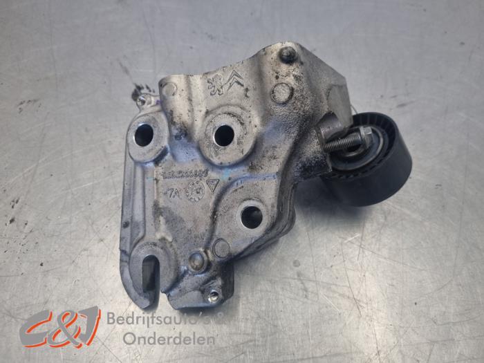 Used Engine mount Peugeot Expert (V1/VA/VB/VE/VF/VT/VY) 2.0 Blue HDi 180 16V Price € 15,75 Margin scheme offered by C&J Bedrijfsauto's & Onderdelen