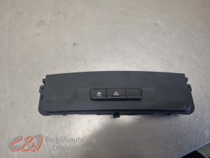 Usados Interruptor de luz de pánico Mercedes Vito (447.6) 2.2 114 CDI 16V Precio € 36,75 Norma de margen ofrecido por C&J Bedrijfsauto's & Onderdelen