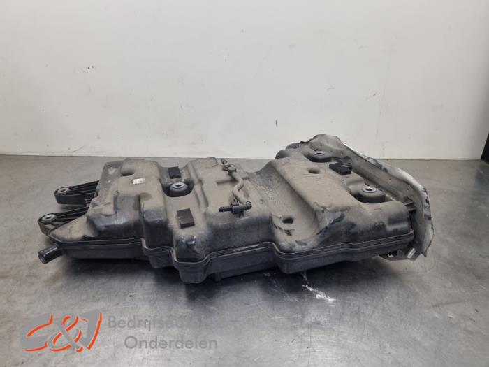 Gebrauchte Adblue Tank Mercedes Vito Tourer (447.7) 2.0 114 CDI 16V Preis € 105,00 Margenregelung angeboten von C&J Bedrijfsauto's & Onderdelen
