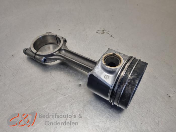 Usagé Piston Volkswagen Crafter (SY) 2.0 TDI Prix € 157,50 Règlement à la marge proposé par C&J Bedrijfsauto's & Onderdelen