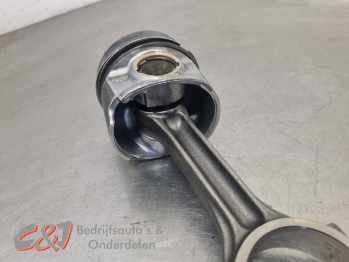 Kolben van een Volkswagen Crafter (SY) 2.0 TDI 2021