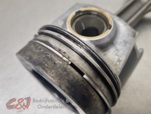 Kolben van een Volkswagen Crafter (SY) 2.0 TDI 2021