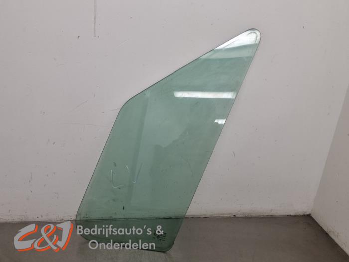 Usados Ventanilla triangular izquierda delante Volkswagen Crafter 2.0 TDI 16V Precio € 31,50 Norma de margen ofrecido por C&J Bedrijfsauto's & Onderdelen
