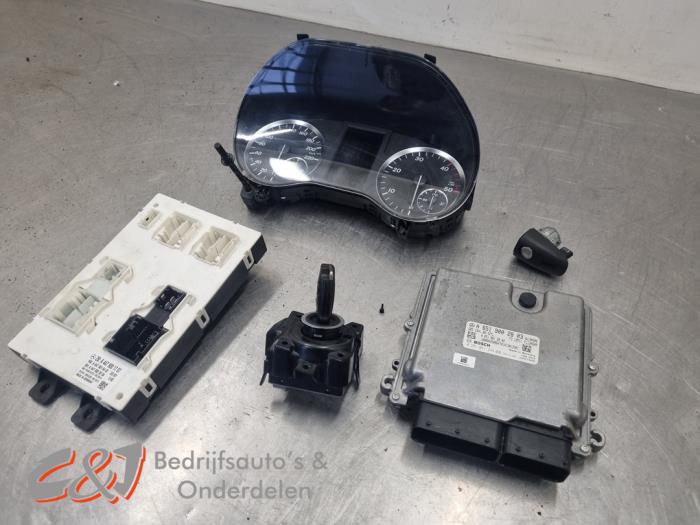 Used Ignition lock + computer Mercedes Vito (447.6) 2.2 114 CDI 16V Price € 367,50 Margin scheme offered by C&J Bedrijfsauto's & Onderdelen