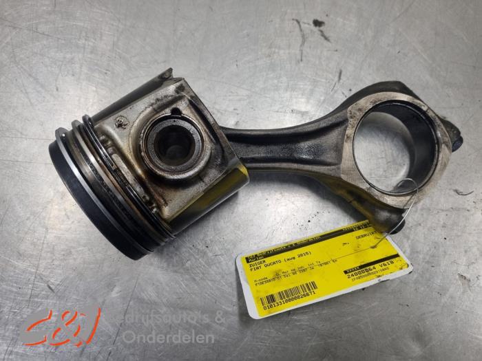 Usados Pistón Fiat Ducato (250) 2.3 D 130 Multijet Precio € 52,50 Norma de margen ofrecido por C&J Bedrijfsauto's & Onderdelen