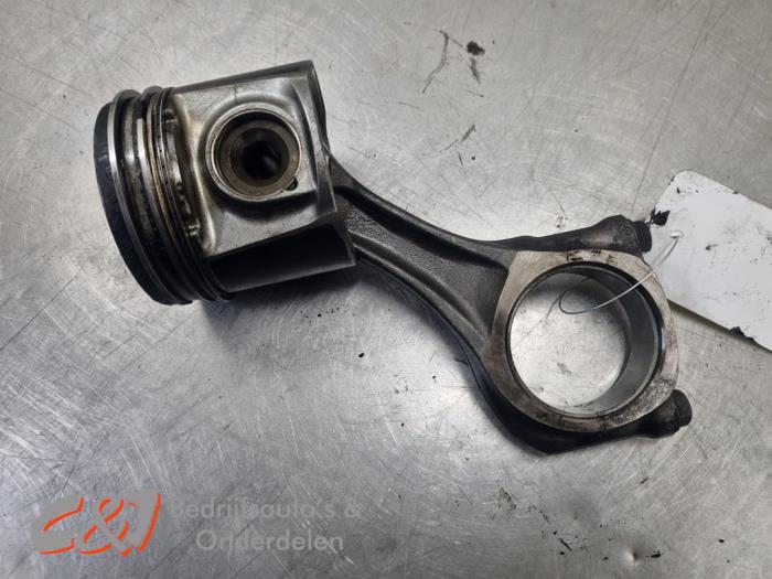 Usados Pistón Fiat Ducato (250) 2.3 D 130 Multijet Precio € 52,50 Norma de margen ofrecido por C&J Bedrijfsauto's & Onderdelen