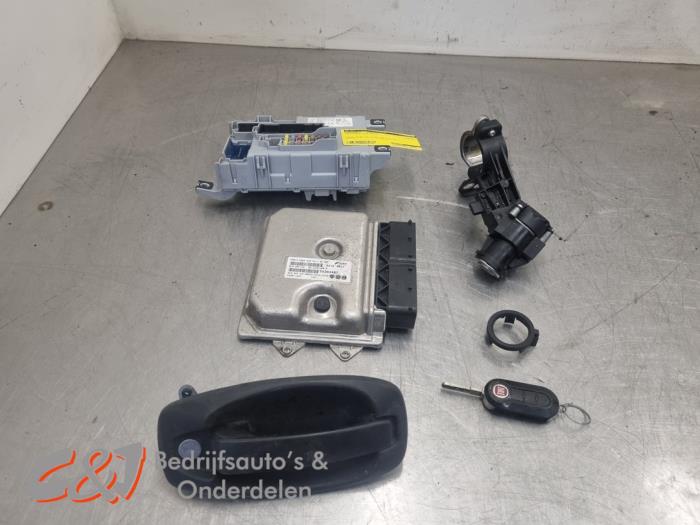 Used Ignition lock + computer Fiat Doblo Cargo (263) 1.3 D Multijet Price € 210,00 Margin scheme offered by C&J Bedrijfsauto's & Onderdelen