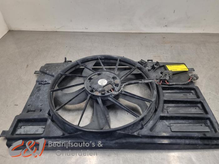Begagnade Kylfläktshus Ford Transit Custom 2.2 TDCi 16V Pris € 89,25 Marginaltabell erbjuds av C&J Bedrijfsauto's & Onderdelen
