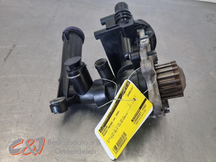 Pompe à eau d'un Peugeot Partner (EA//EF/EN/EU) 1.5 BlueHDi 100 2020