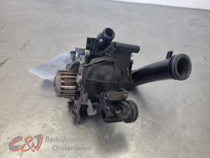Pompe à eau d'un Peugeot Partner (EA//EF/EN/EU) 1.5 BlueHDi 100 2020