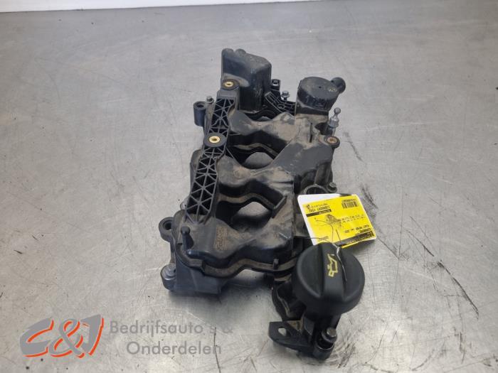 Ventildeckel van een Peugeot Partner (EA//EF/EN/EU) 1.5 BlueHDi 100 2020