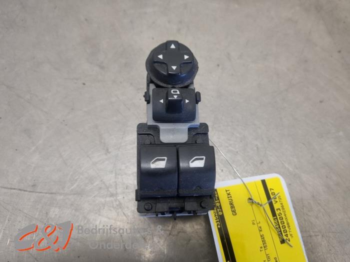 Usados Interruptor de ventanilla eléctrica Citroen Jumpy 1.6 Blue HDi 115 Precio € 21,00 Norma de margen ofrecido por C&J Bedrijfsauto's & Onderdelen