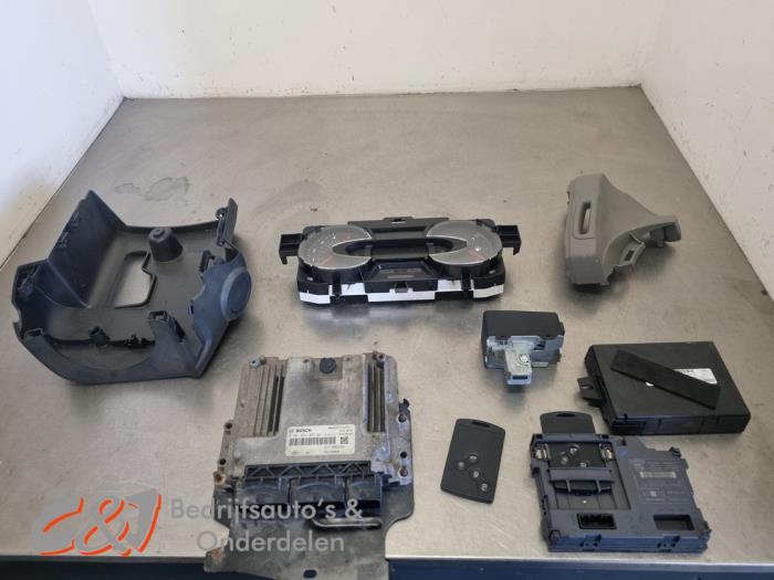Used Ignition lock + computer Renault Trafic (1FL/2FL/3FL/4FL) 1.6 dCi 145 Twin Turbo Price € 525,00 Margin scheme offered by C&J Bedrijfsauto's & Onderdelen
